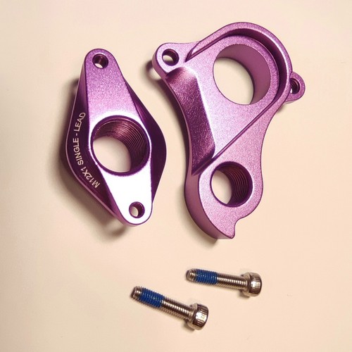 Derailleur hanger for